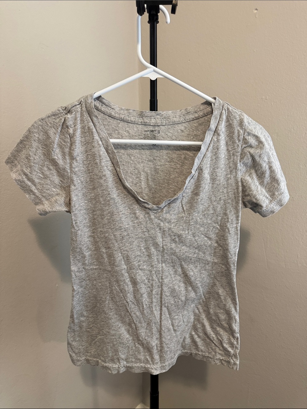 Old Navy Heather Gray V-Neck Short Sleeve Tee